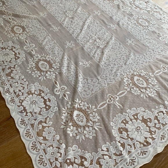 Elegant Lace Curtain or Tablecloth - Picture 5 of 7